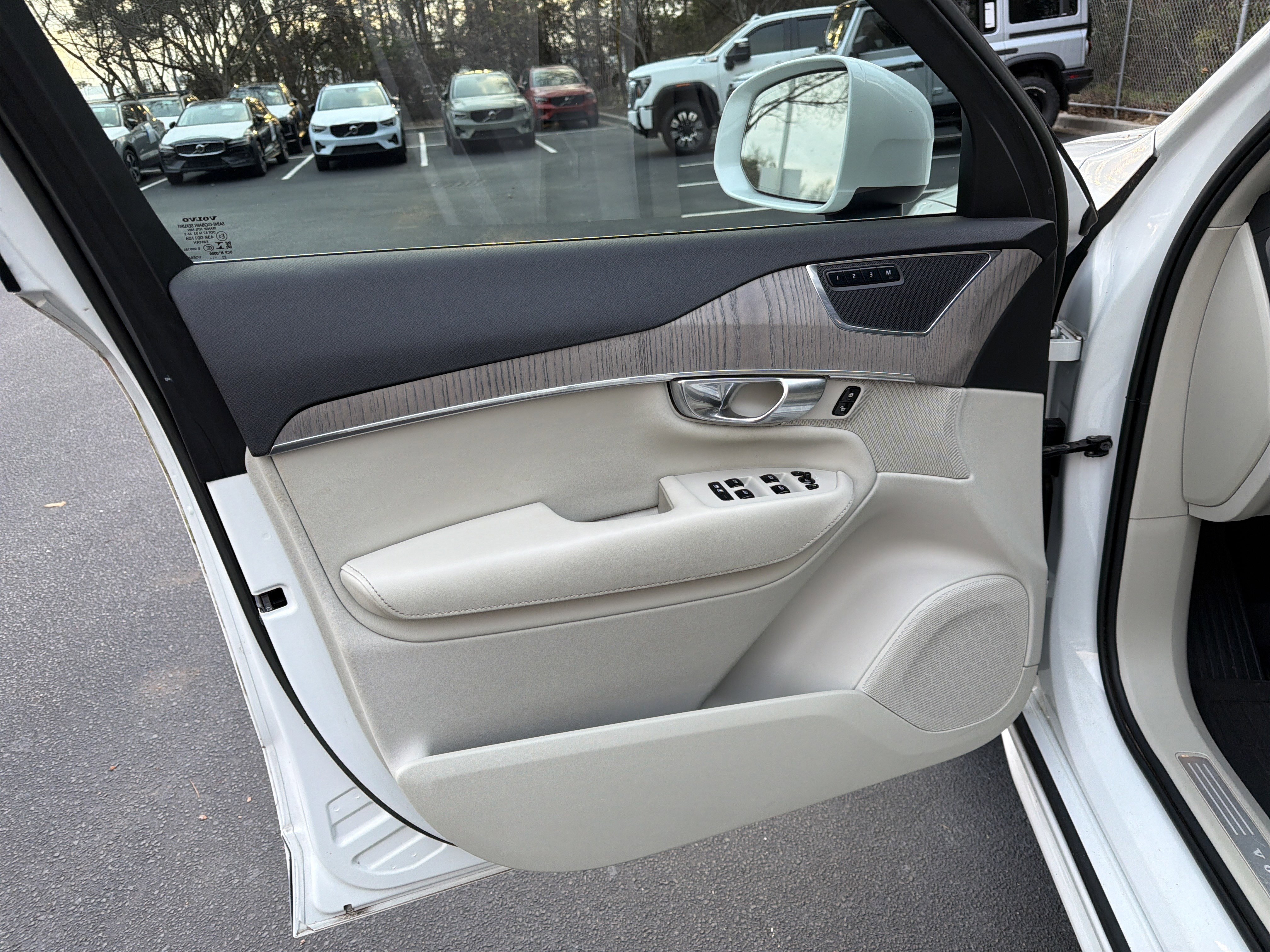 Certified 2023 Volvo XC90 B6 Core w/ Protection Package Premier image 14