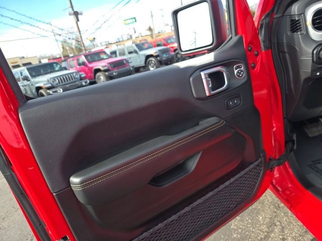 Used 2025 Jeep Wrangler Unlimited Sahara w/ Safety Group image 16