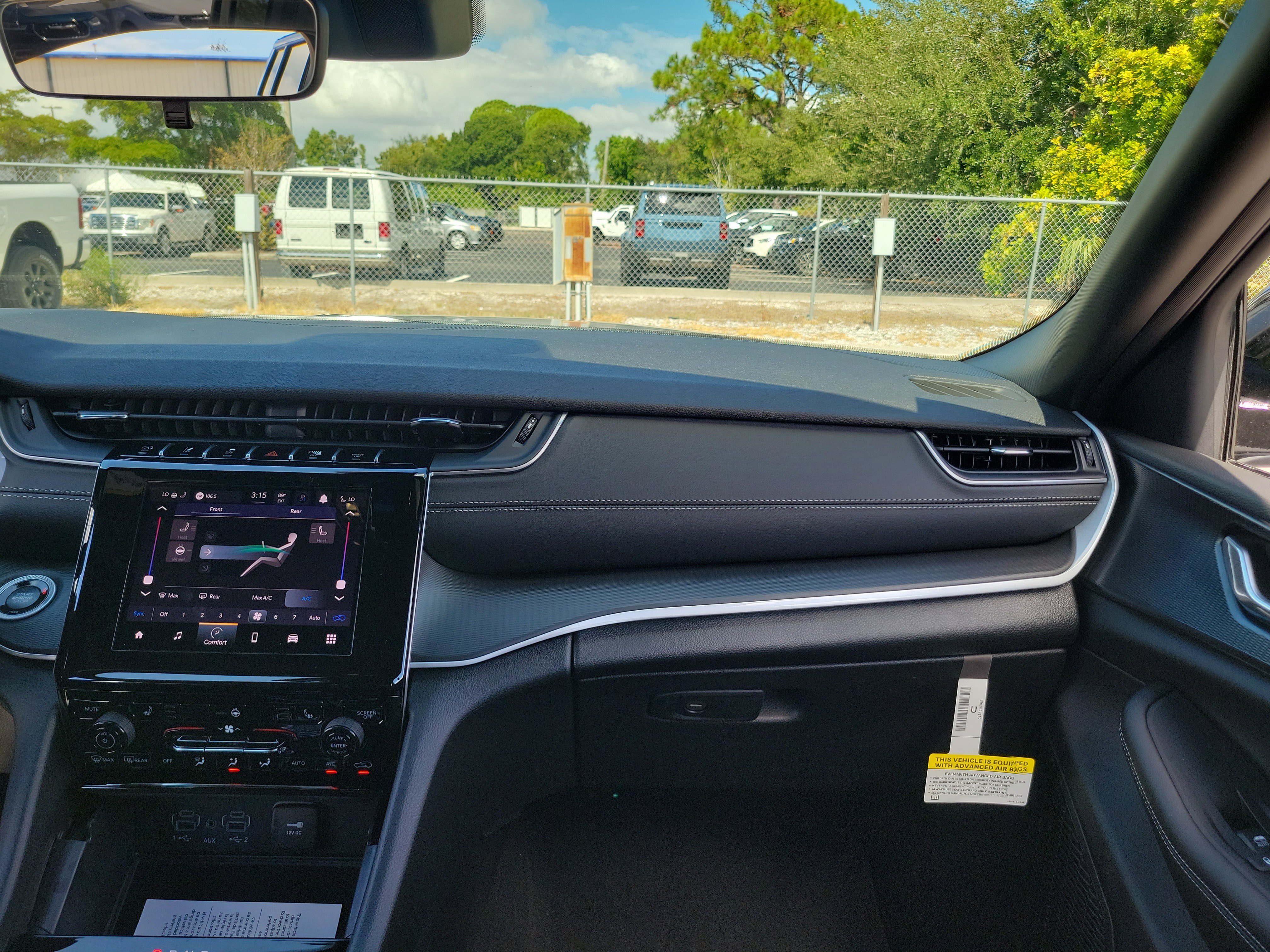 New 2025 Jeep Grand Cherokee L Laredo image 9