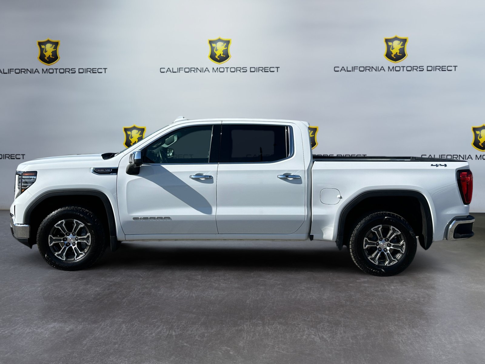 Used 2026 GMC Sierra 1500 SLT AWD/4WD image 2