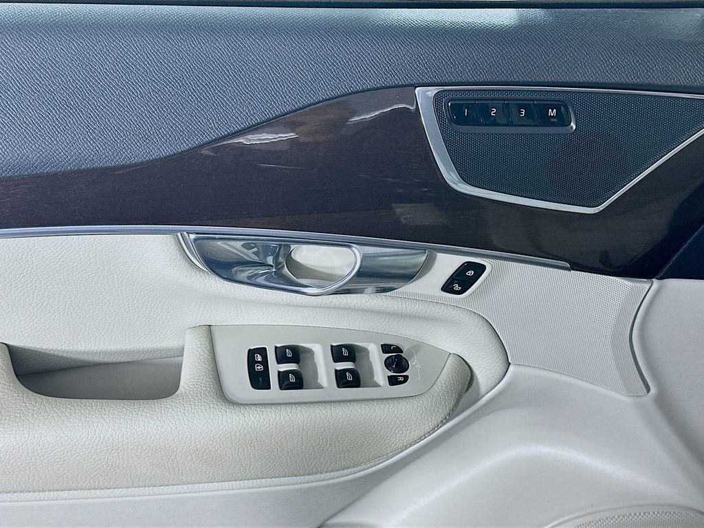 Used 2019 Volvo XC90 T6 Momentum w/ Advanced Package image 25