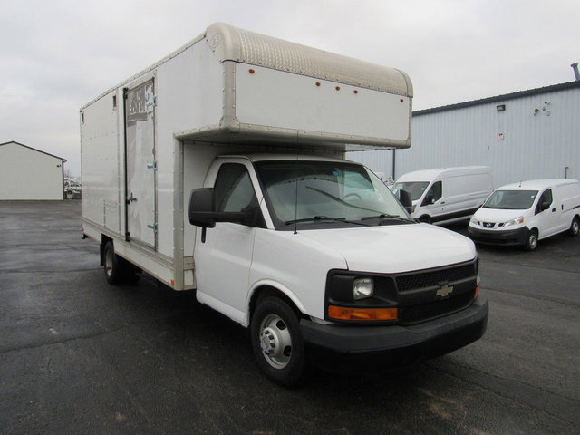 Used 2015 Chevrolet Express 4500 Extended RWD image 3