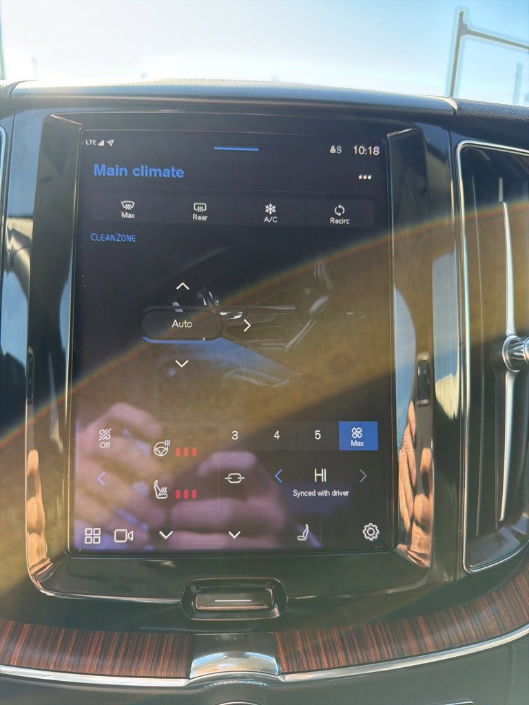 Certified 2023 Volvo XC60 B5 Plus w/ Climate Package image 8