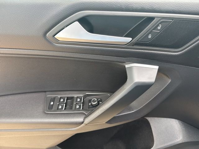 Used 2019 Volkswagen Tiguan SE w/ Panoramic Sunroof Package image 19