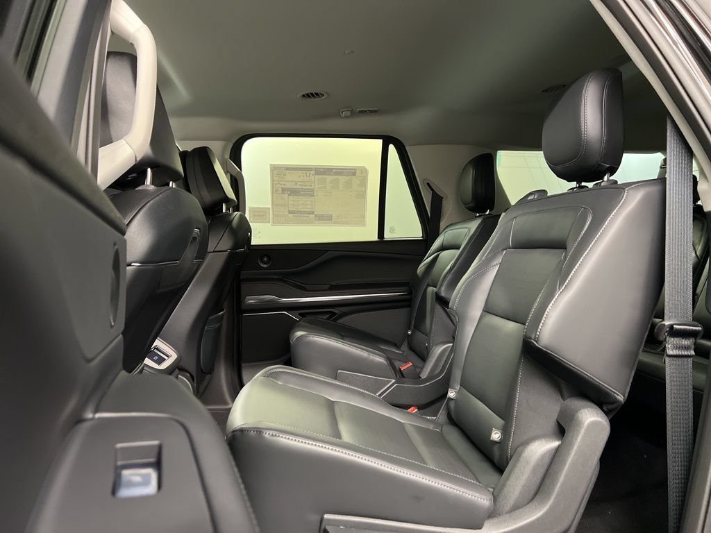 Used 2026 Lincoln Navigator L Premier AWD/4WD image 33