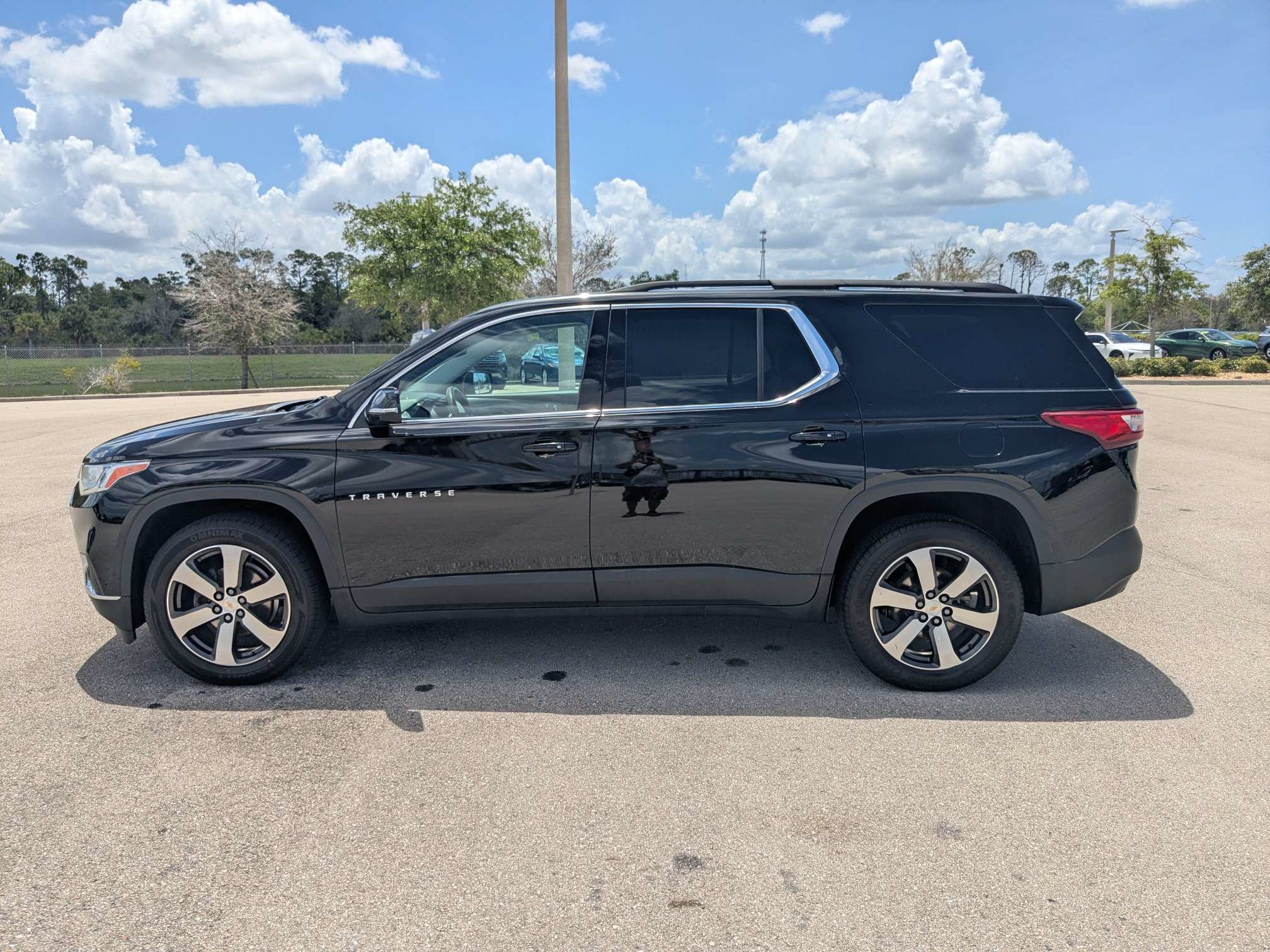 Used 2019 Chevrolet Traverse LT w/ LT Premium Package FWD image 8