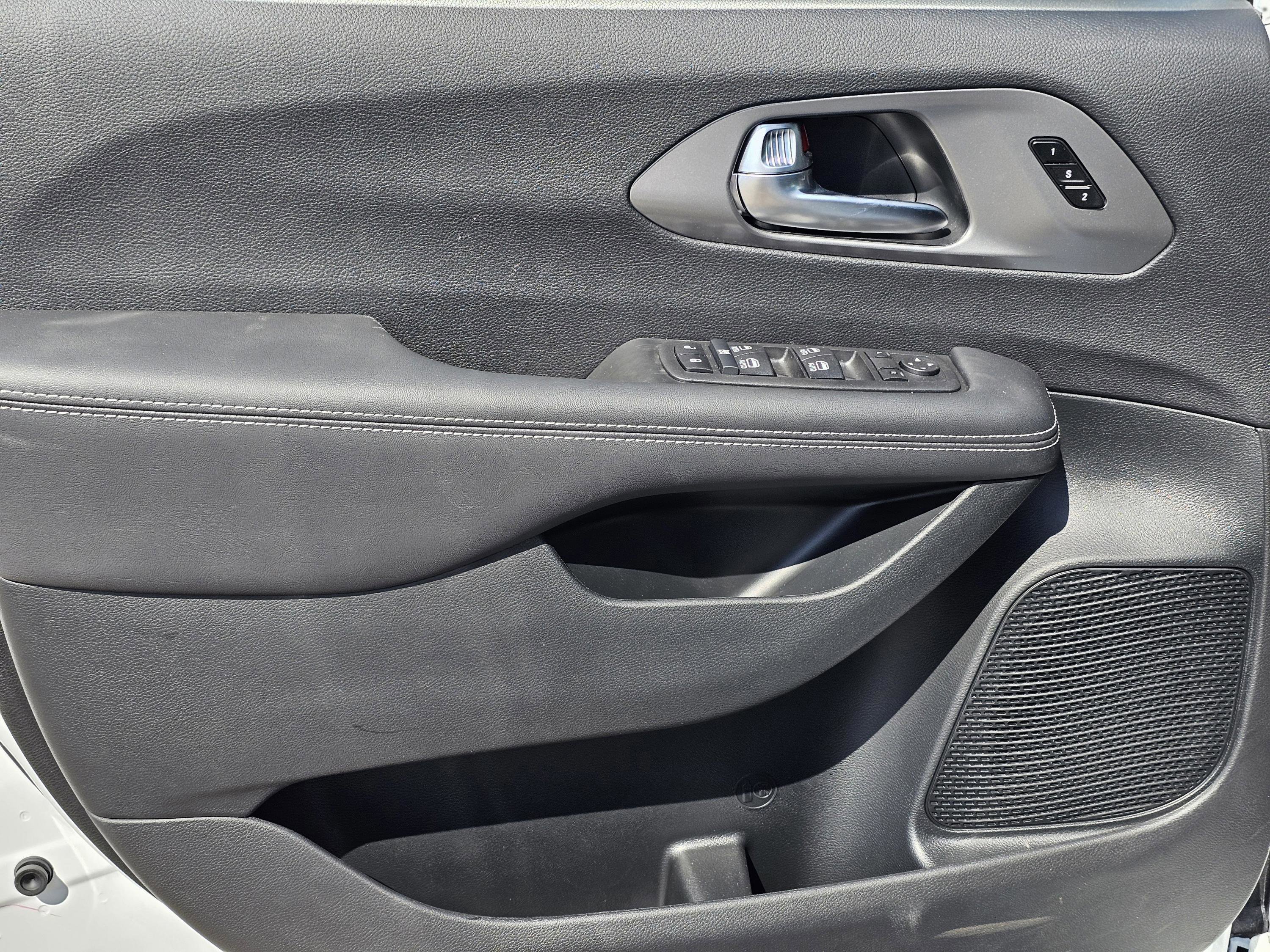 New 2026 Chrysler Pacifica Select image 14