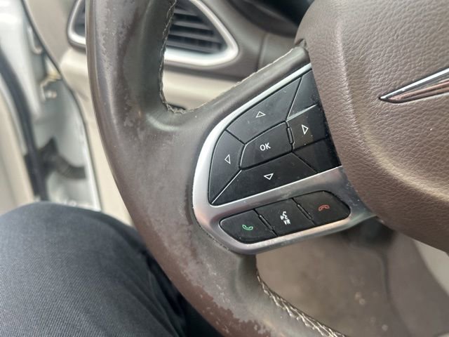 Used 2018 Chrysler Pacifica Touring-L image 19