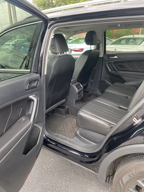Used 2024 Volkswagen Tiguan SE w/ Panoramic Sunroof Package AWD/4WD image 8