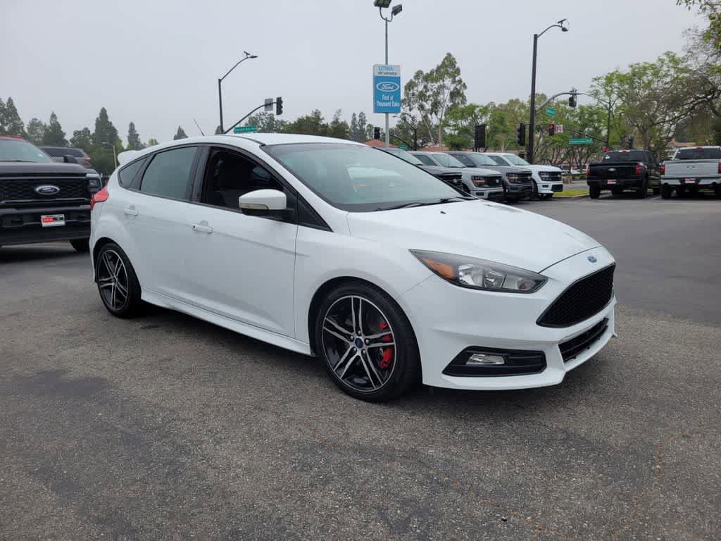 Certified 2017 Ford Focus ST FWD image 8