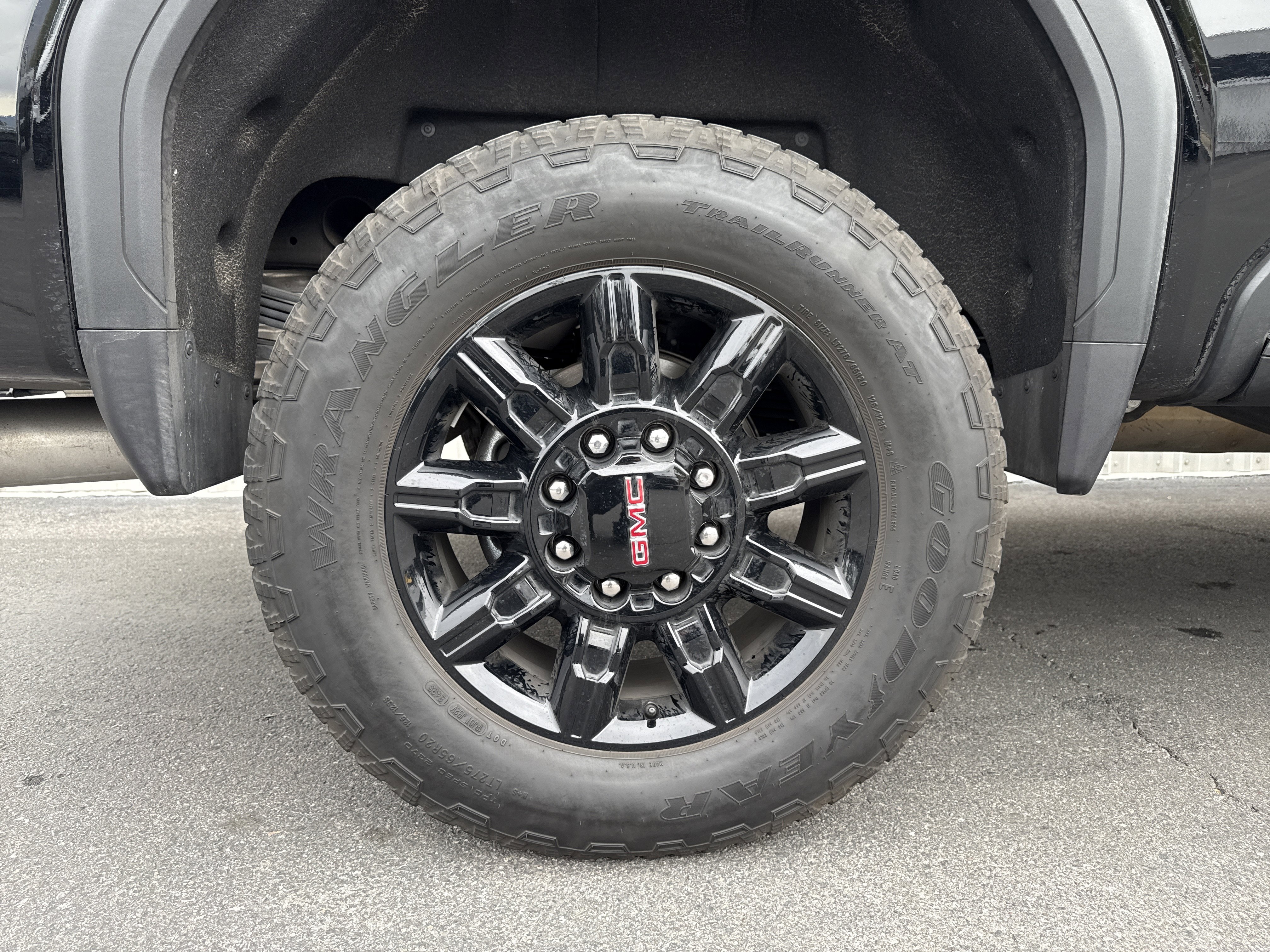 Used 2025 GMC Sierra 2500 AT4 w/ AT4 Premium Plus Package image 33