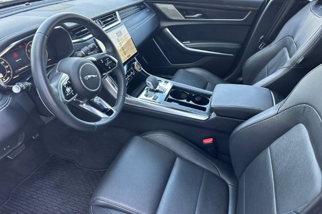 Used 2024 Jaguar XF R-Dynamic SE AWD/4WD image 9