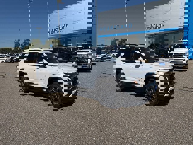 New 2026 Chevrolet Equinox ACTIV w/ Convenience Package III image 2
