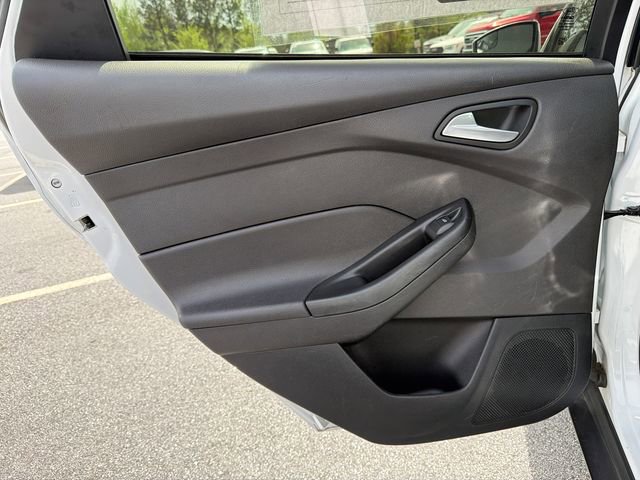 Used 2018 Ford Focus SE w/ SE Appearance Package image 21
