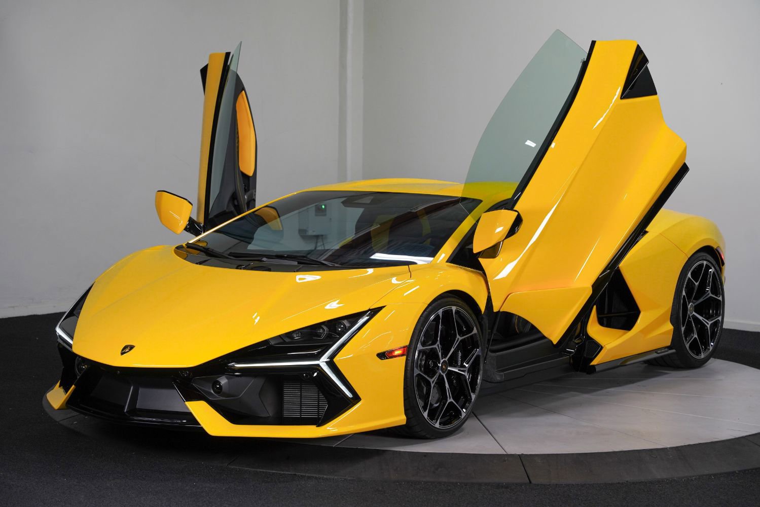 Used 2024 Lamborghini Revuelto AWD/4WD image 7