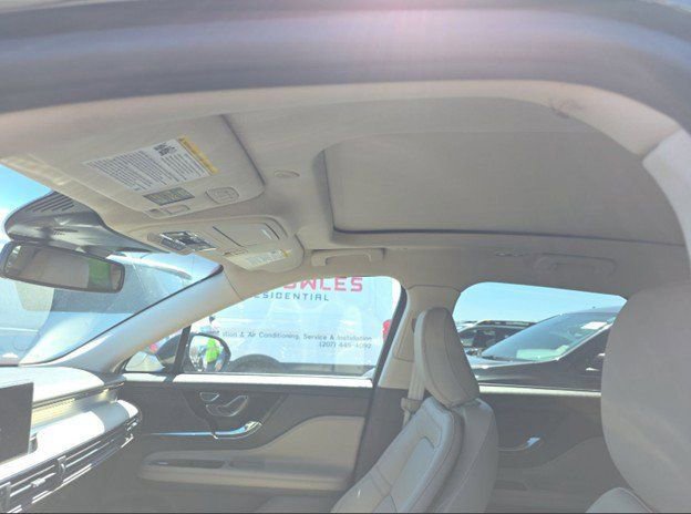 Used 2022 Lincoln Corsair AWD w/ Premium Package image 6