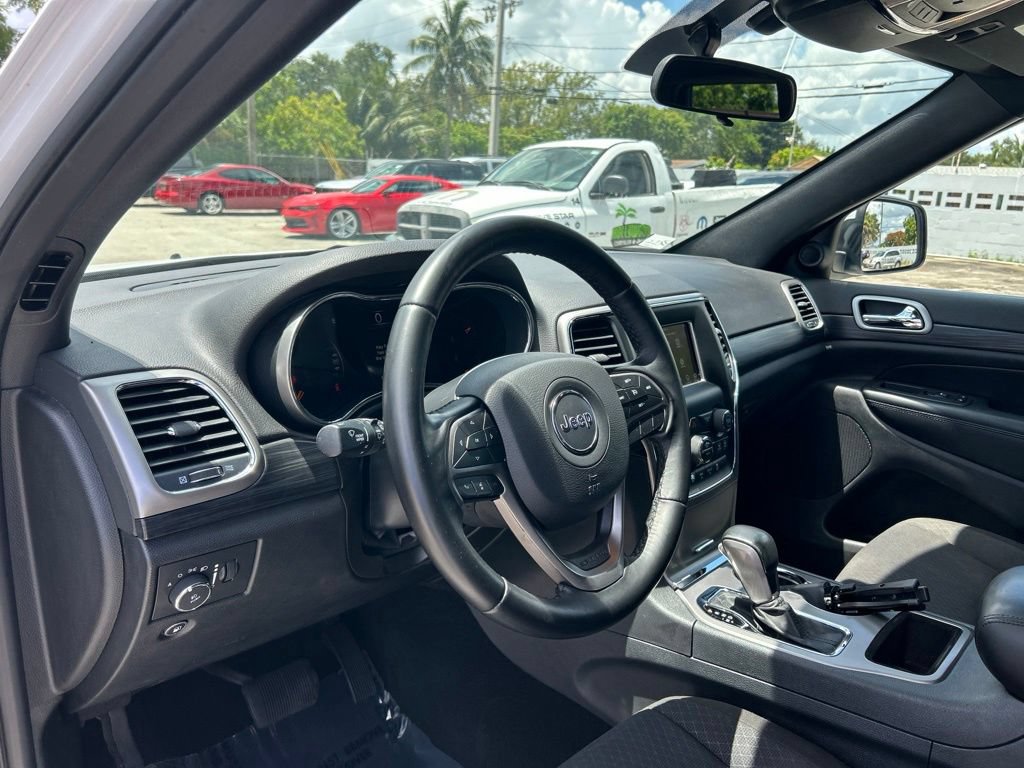 Used 2019 Jeep Grand Cherokee Laredo RWD image 11