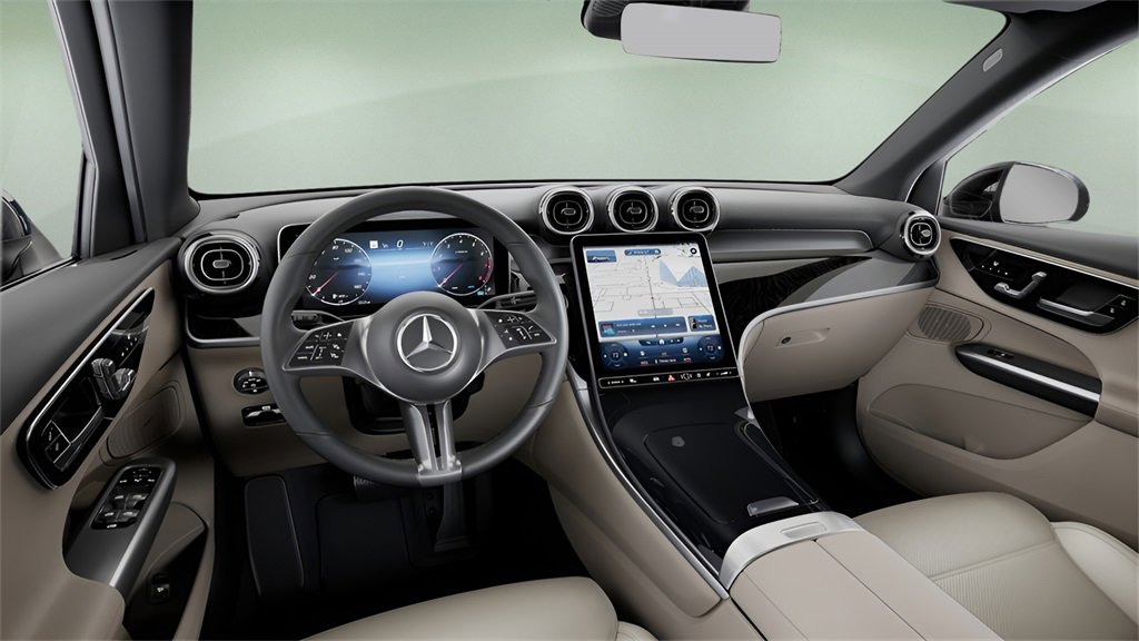 Used 2025 Mercedes-Benz GLC 300 4MATIC image 34