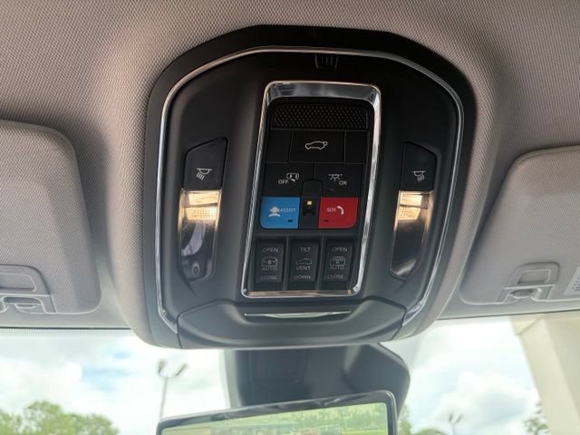 Used 2023 Jeep Grand Cherokee L Limited w/ Luxury Tech Group II RWD image 16