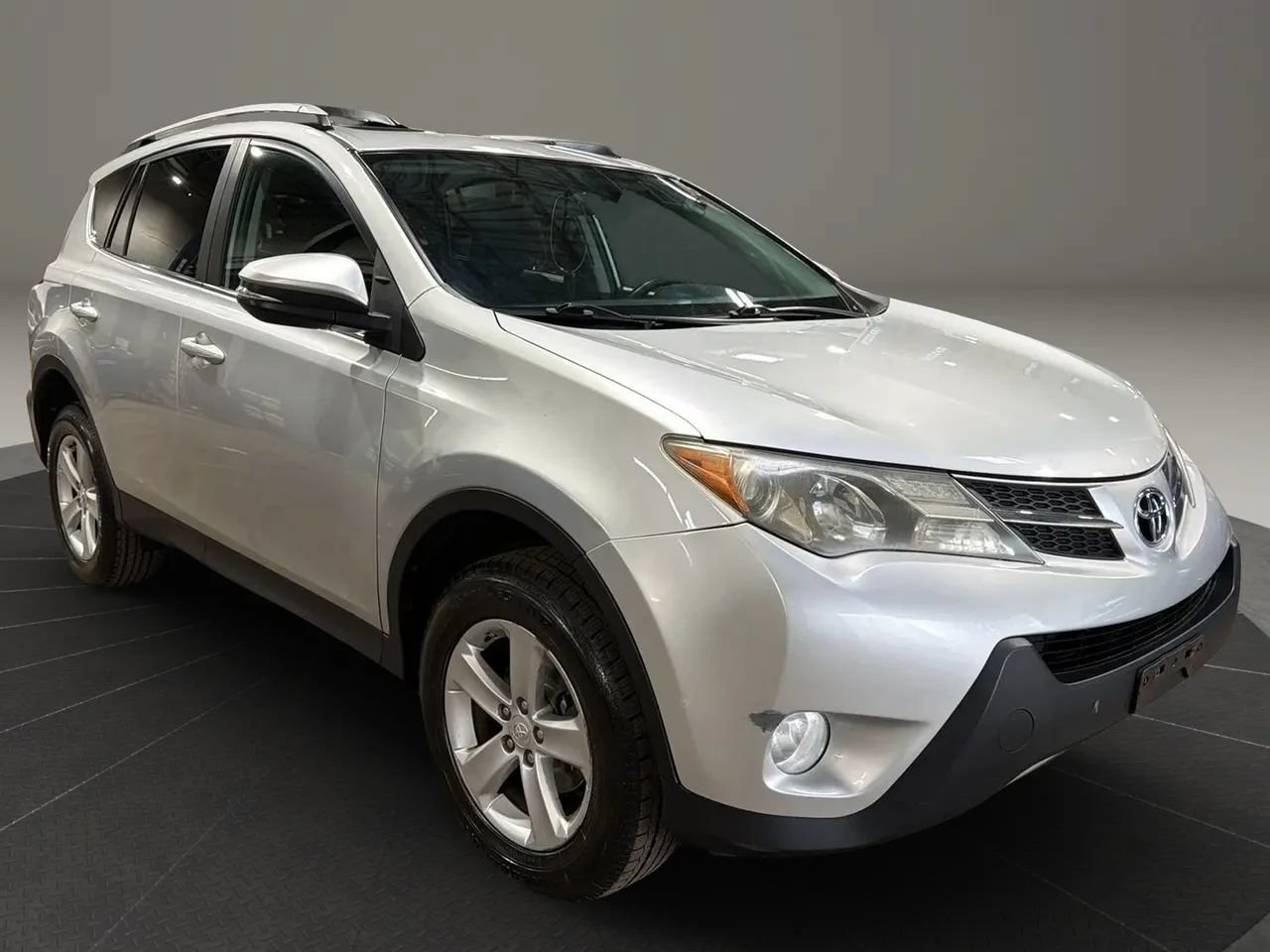 Used 2014 Toyota RAV4 XLE AWD/4WD image 3