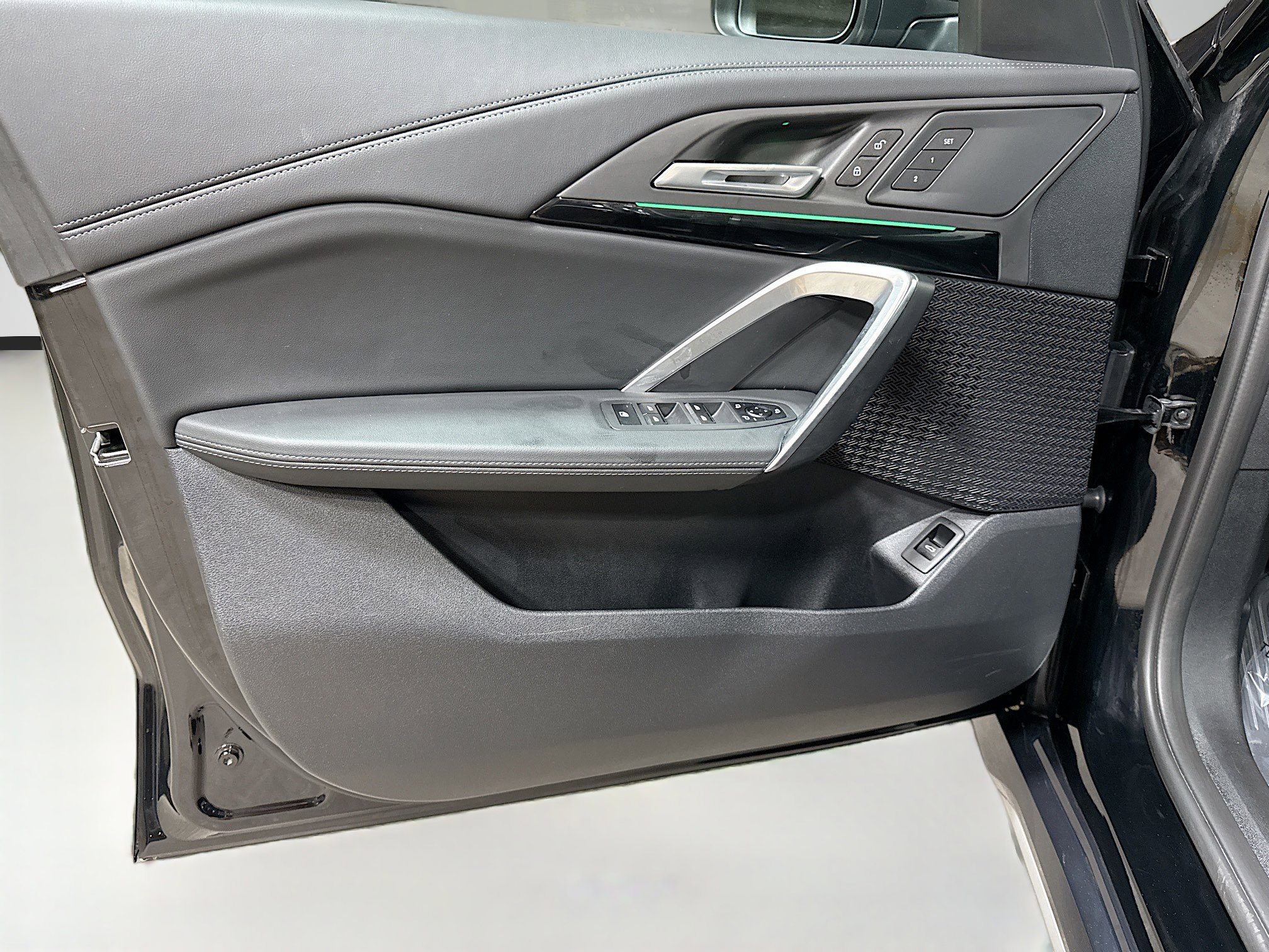 Used 2025 BMW X1 xDrive28i w/ Technology Package image 21