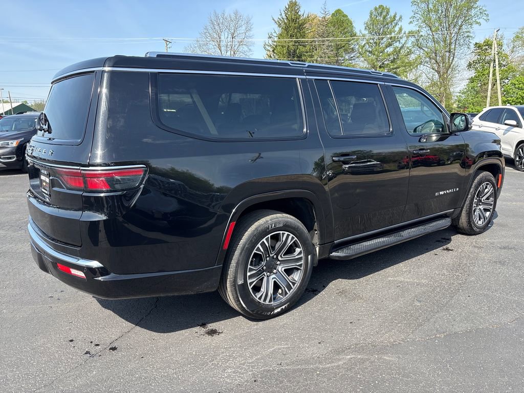 Used 2023 Jeep Wagoneer L Series II AWD/4WD image 5