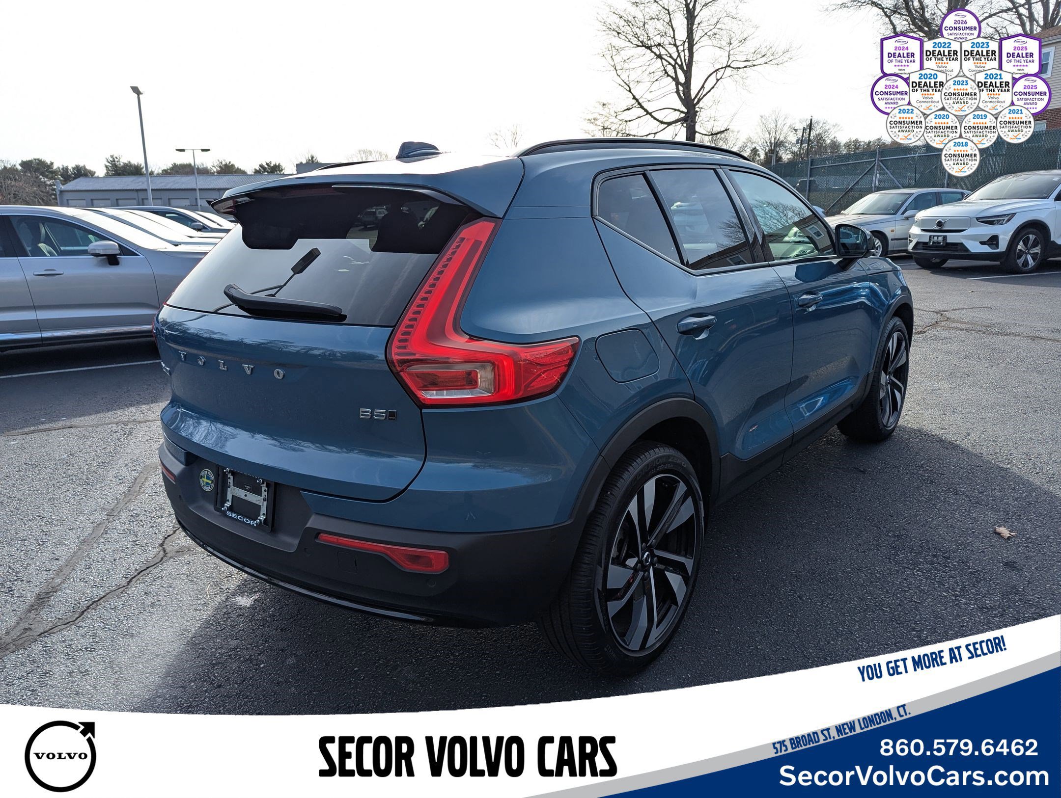 Certified 2023 Volvo XC40 B5 Ultimate w/ Protection Package Premier image 5