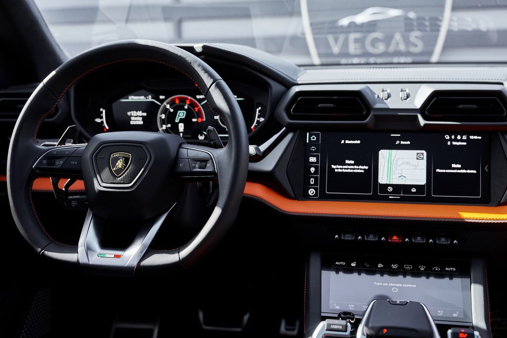 Used 2025 Lamborghini Urus SE image 56