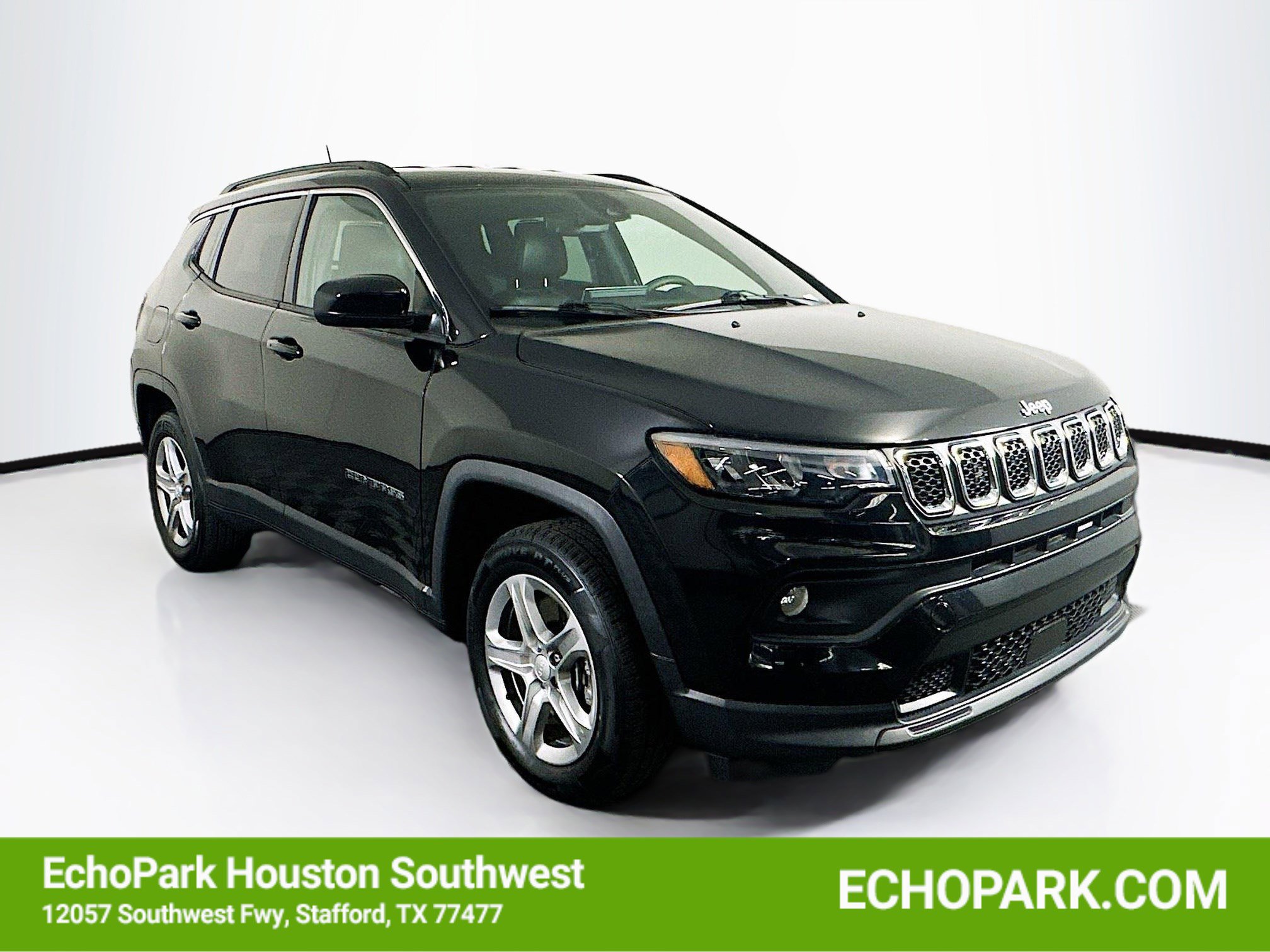 Used 2023 Jeep Compass Latitude w/ Convenience Group AWD/4WD image 1
