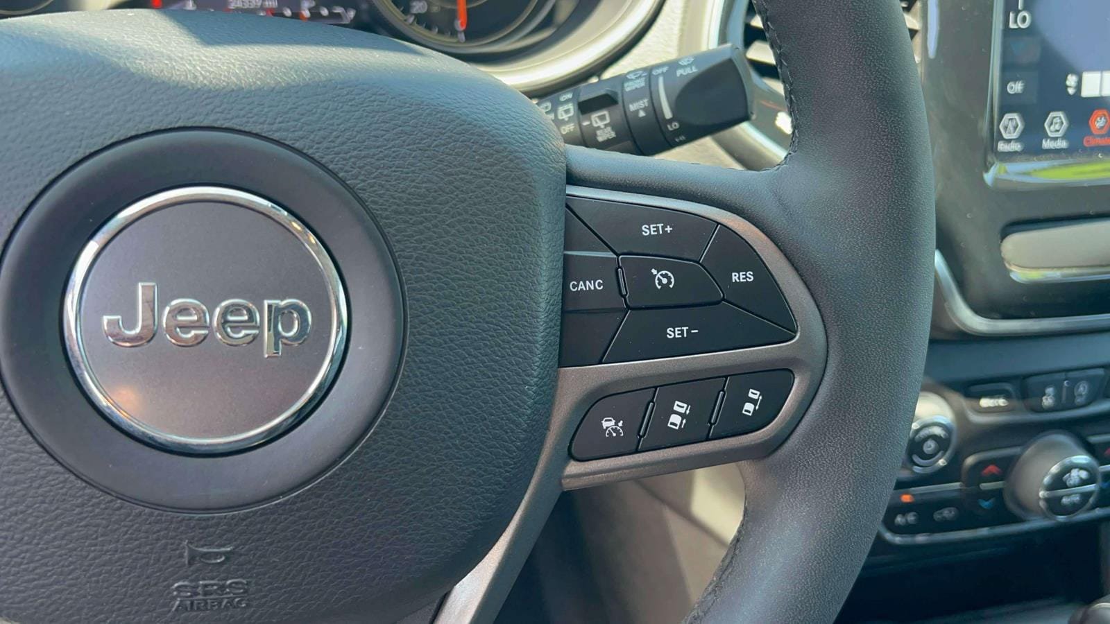 Used 2022 Jeep Cherokee Limited AWD/4WD image 21