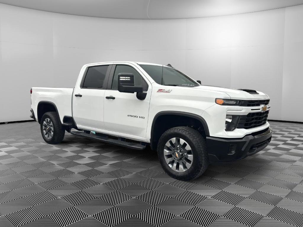 Used 2024 Chevrolet Silverado 2500 Custom w/ Custom Value Package image 2