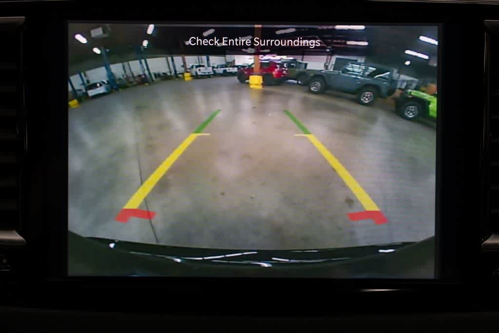 Used 2025 Chrysler Pacifica Select FWD image 21