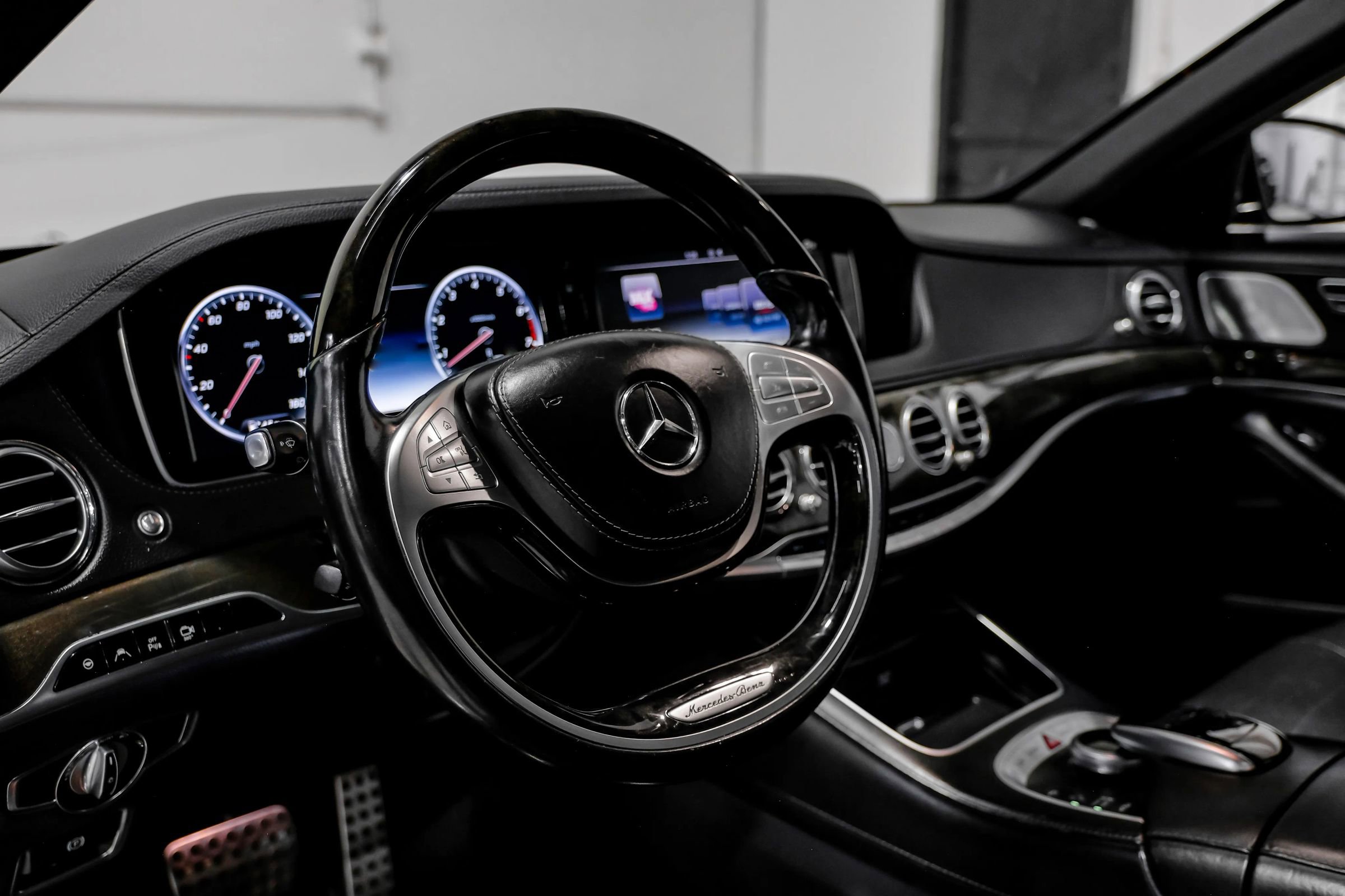 Used 2015 Mercedes-Benz S 550 Sedan w/ Sport Package w/ Sport Package image 23