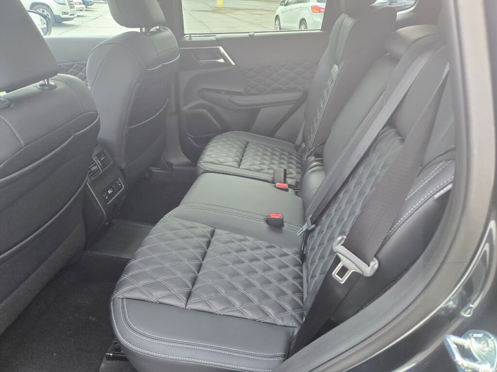 New 2025 Mitsubishi Outlander SEL image 14