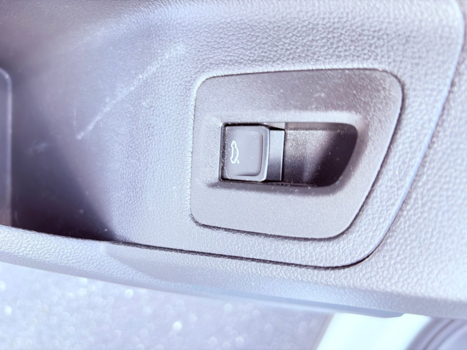 Used 2021 Volkswagen Atlas Cross Sport SE image 15