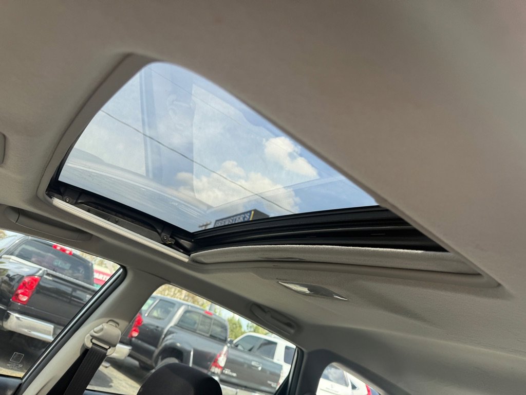 Used 2005 Toyota Matrix XR image 12