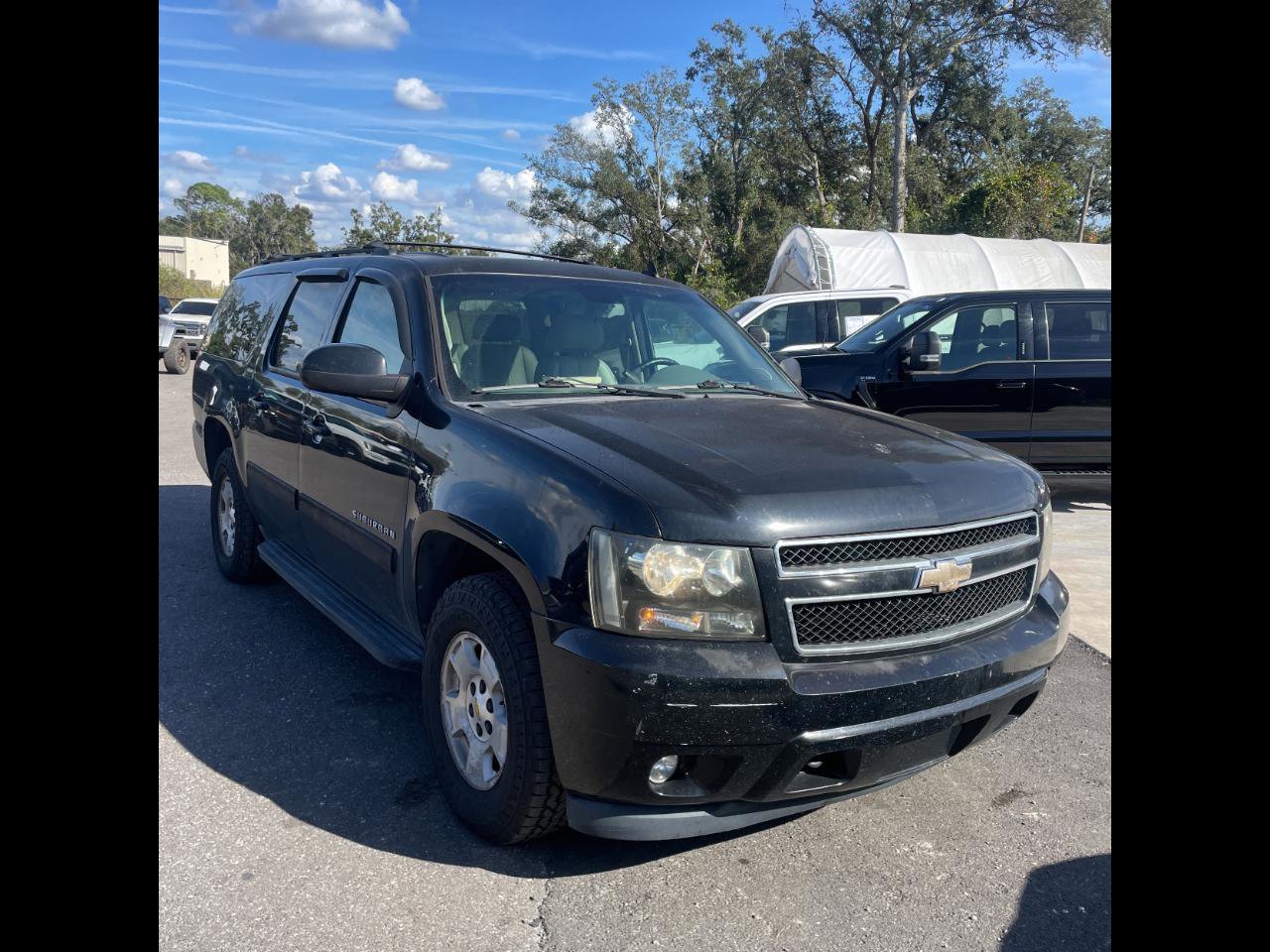 Used 2010 Chevrolet Suburban LT image 1