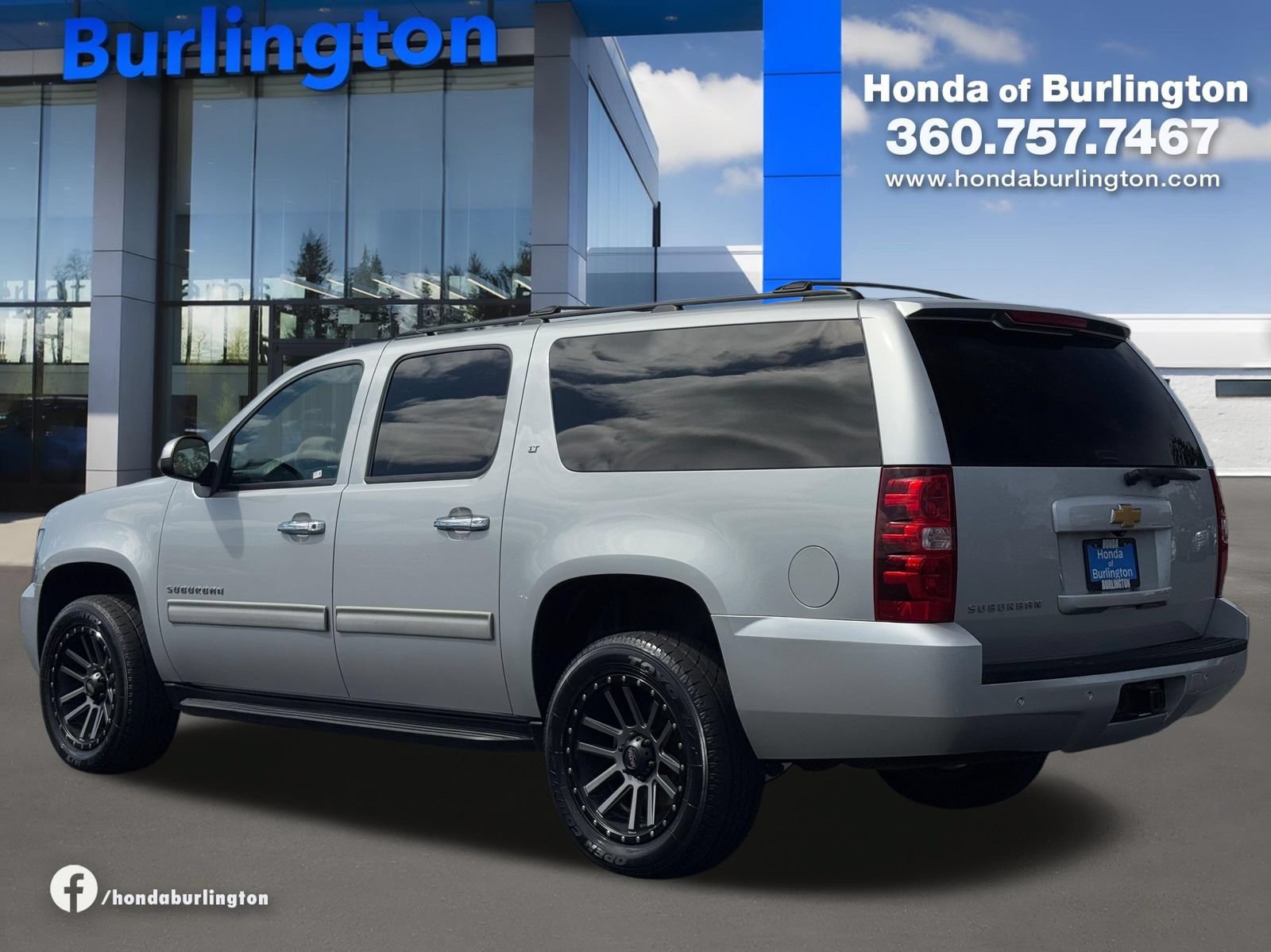 Used 2014 Chevrolet Suburban LT AWD/4WD image 4