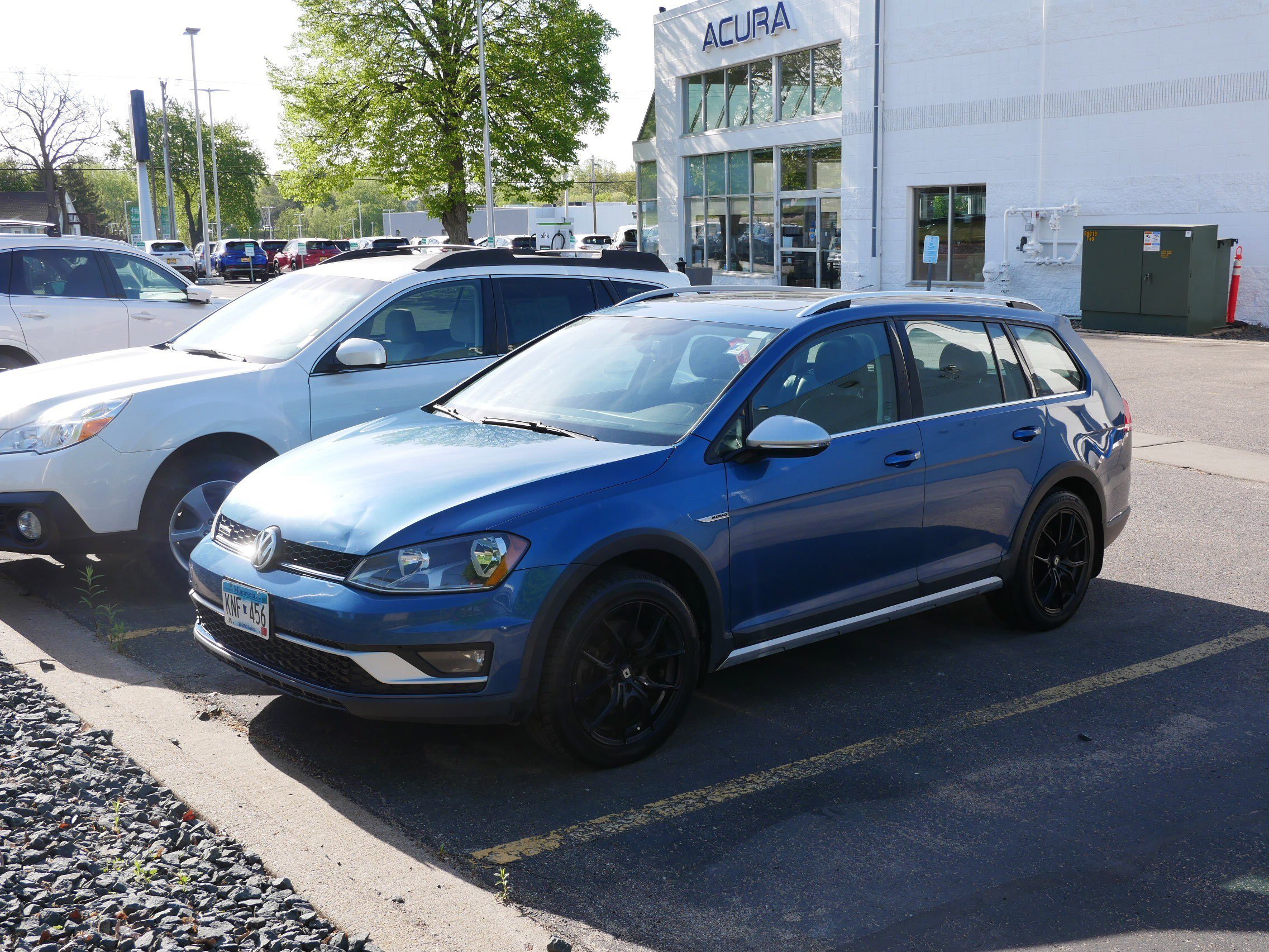 Used 2017 Volkswagen Golf Alltrack SE AWD/4WD image 2