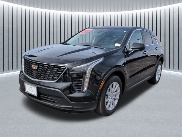 Certified 2022 Cadillac XT4 Luxury w/ Cold Weather Package FWD image 12