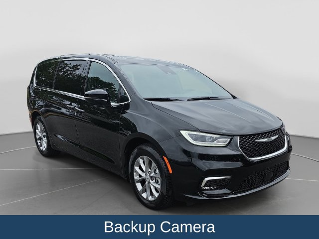 Used 2026 Chrysler Pacifica Limited FWD image 9
