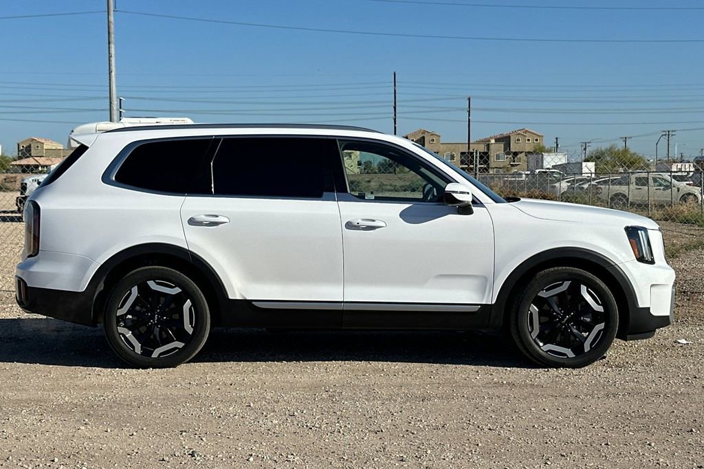 Used 2024 Kia Telluride EX image 3