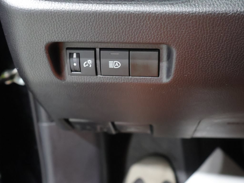 Used 2025 Toyota RAV4 XLE FWD image 31