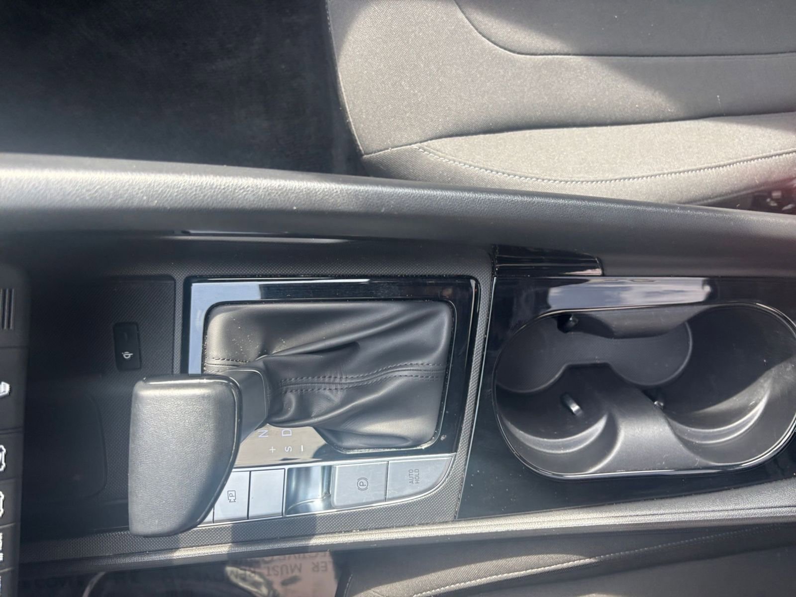 Used 2025 Hyundai Elantra SEL FWD image 42