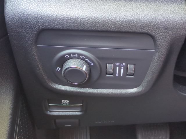Certified 2025 Jeep Grand Cherokee Altitude AWD/4WD image 19