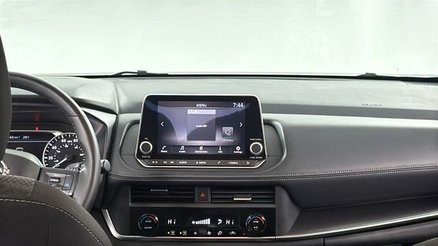 Certified 2025 Nissan Rogue SV image 17