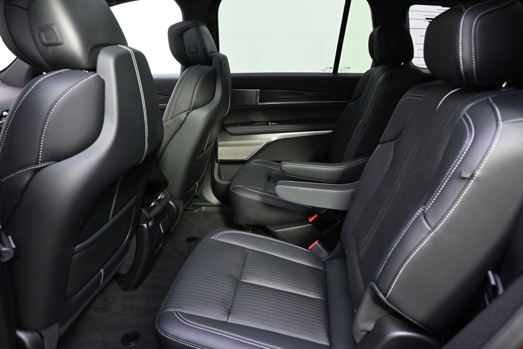 New 2026 Cadillac Vistiq Sport image 21