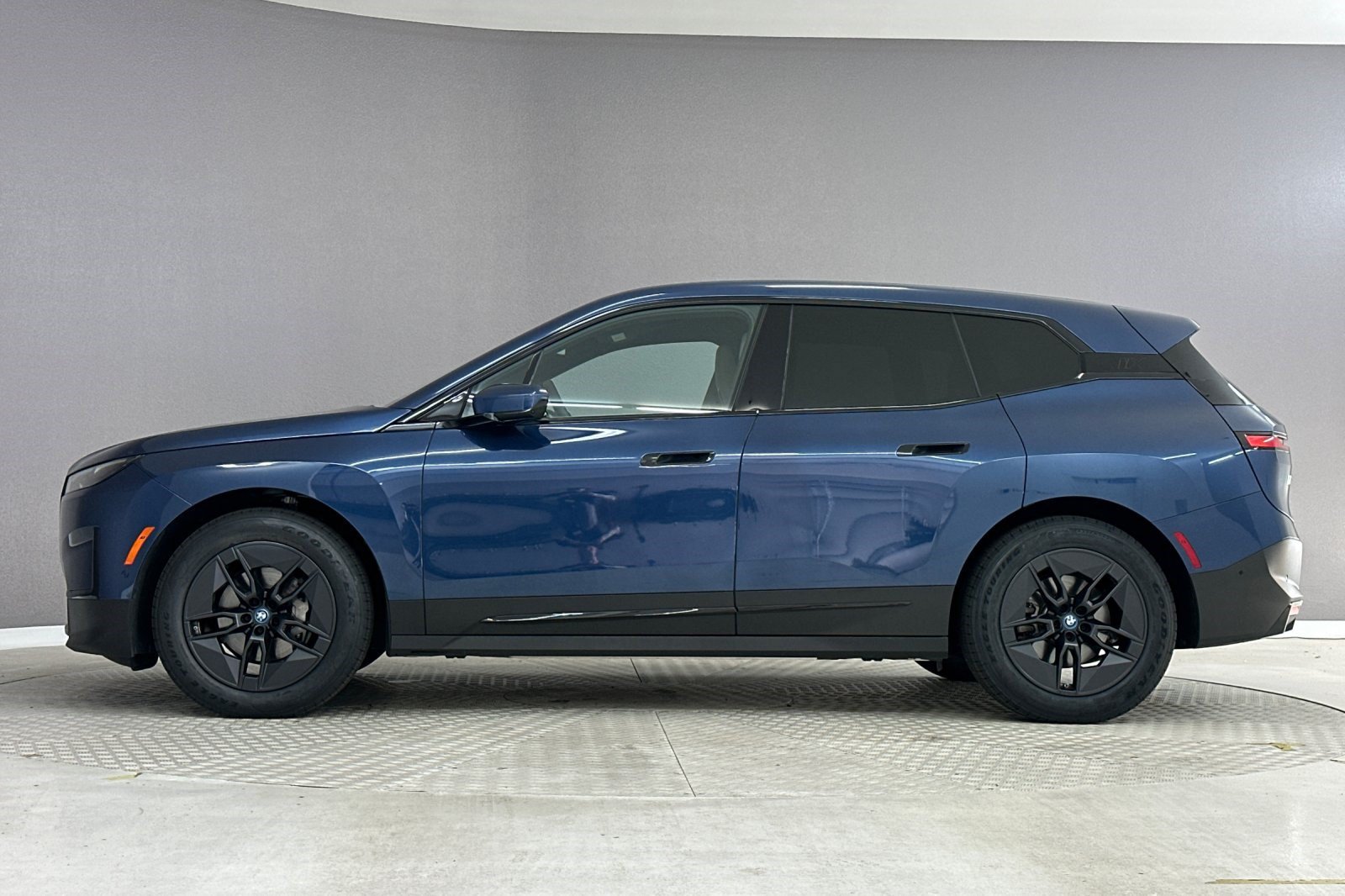 Certified 2024 BMW iX xDrive50 AWD/4WD image 2
