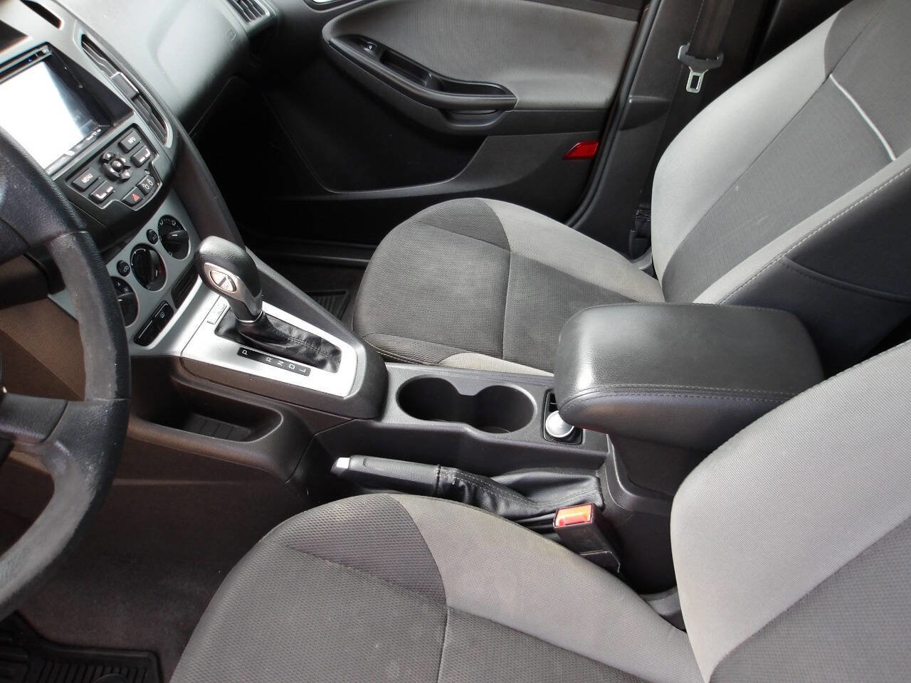 Used 2013 Ford Focus SE FWD image 16