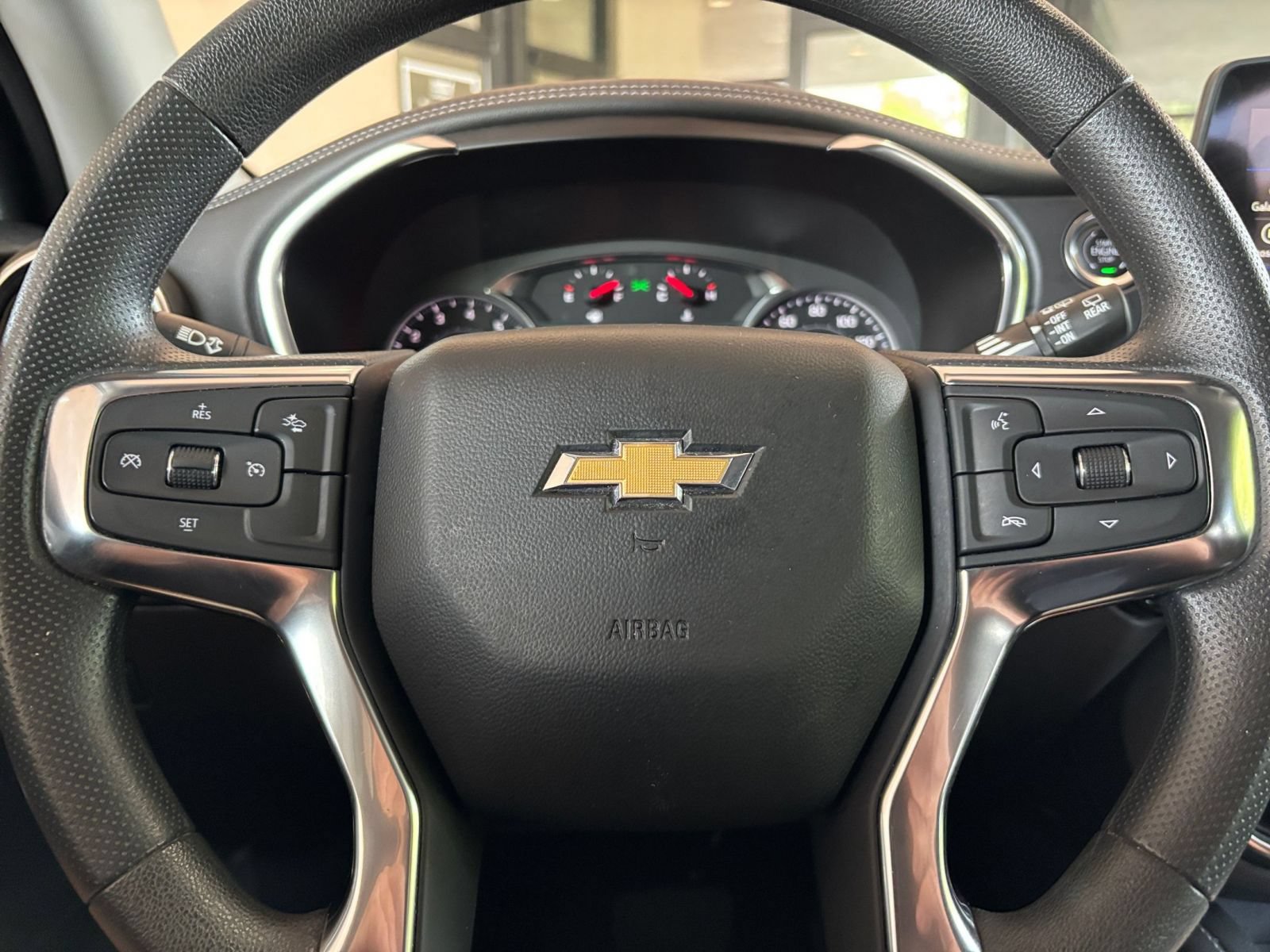 Used 2025 Chevrolet Blazer LT FWD image 25
